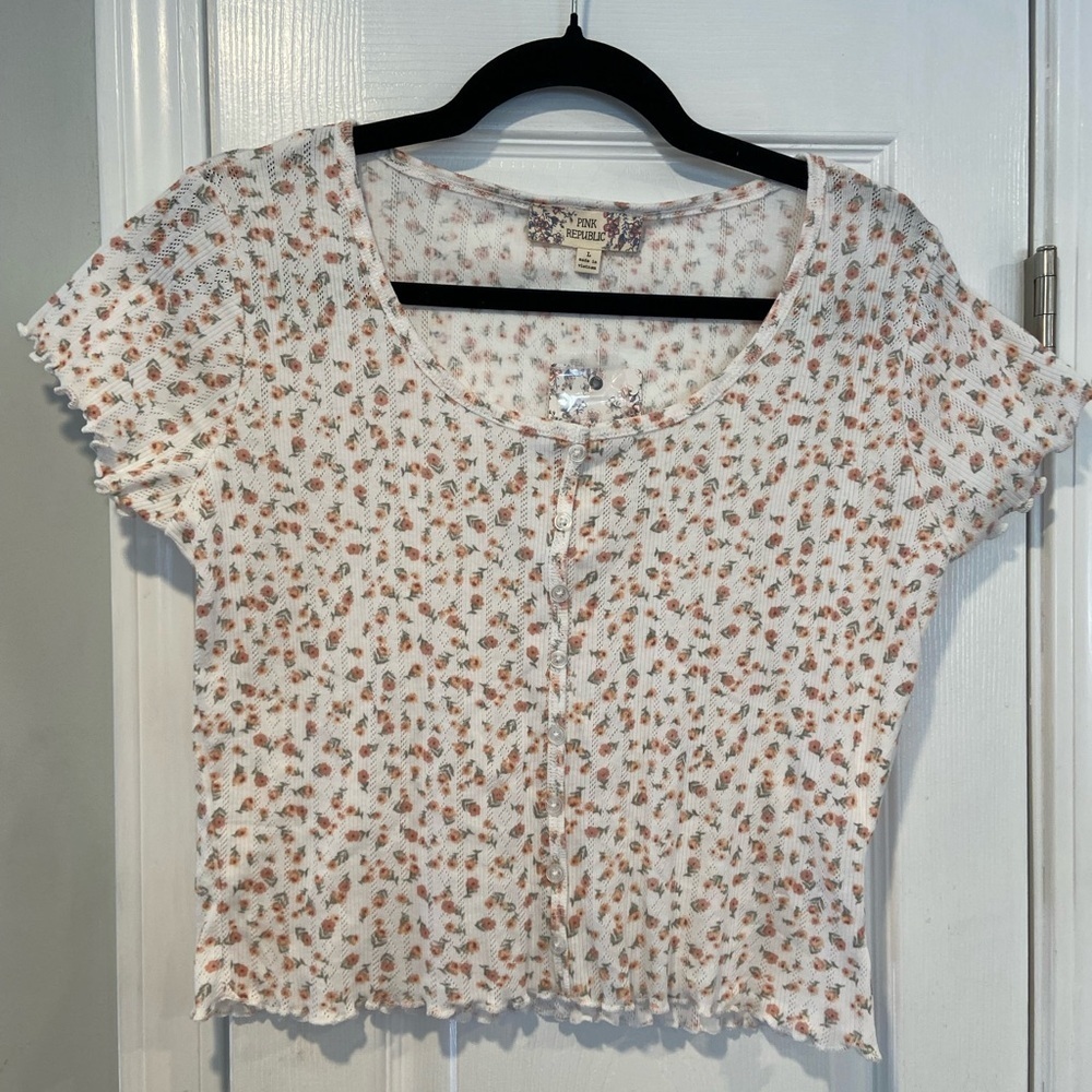 NWT Pink Republic Size L Pink Rose Lettuce Hem Short Sleeve Crop Top Henley